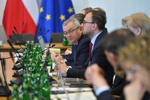 Daleko od porozumienia z kontrolerami lotów. Bliżej "planu B"