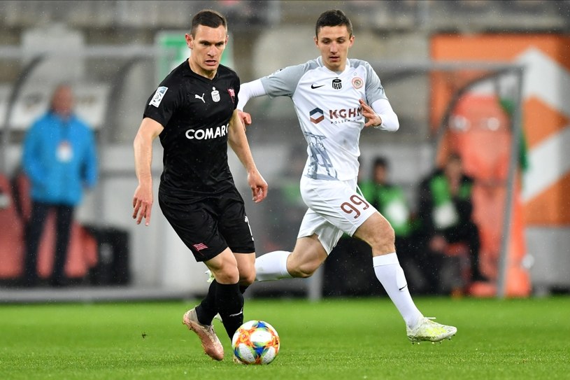 Ekstraklasa. Cracovia - Pogoń Szczecin. Druga szansa na Europę Damian Dąbrowski (z lewej) to jeden z nielicznych piłkarzy Cracovii, który wystąpił już w europejskich pucharach. Obok Bartosz Slisz / PAP/Maciej Kulczyński /PAP