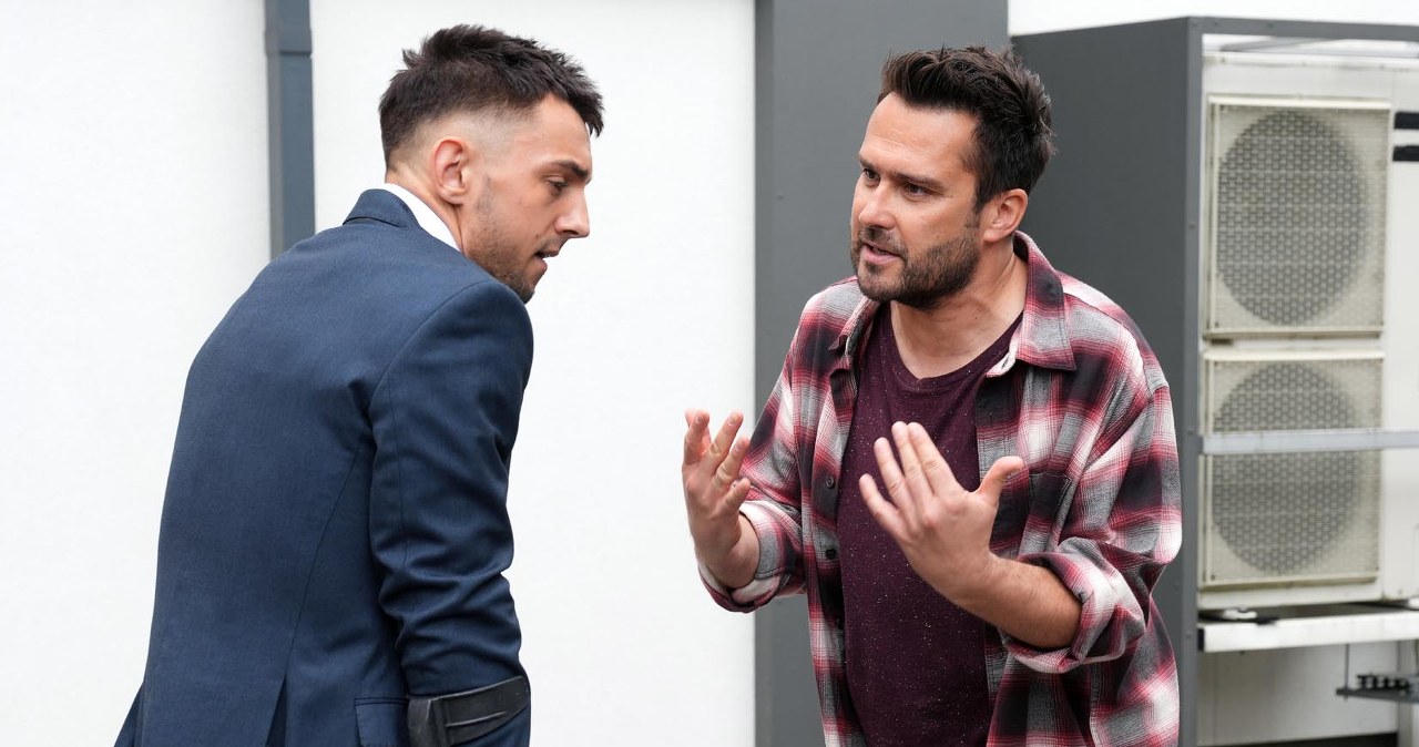 Damian nawet nie będzie próbował ukryć, że jest wściekły na syna /Źródło: AIM