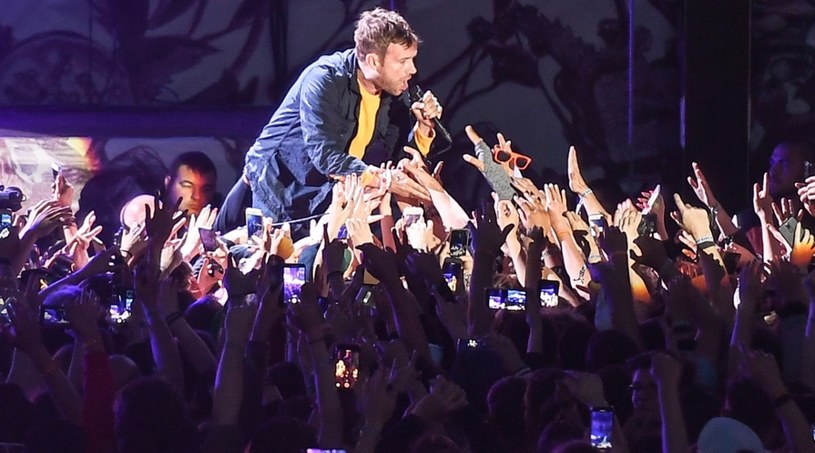 Damon Albarn wśród fanów /Paweł Skraba /Reporter