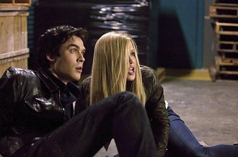 Damon i Rebekah w finale trzeciego sezonu /CW /materiały prasowe