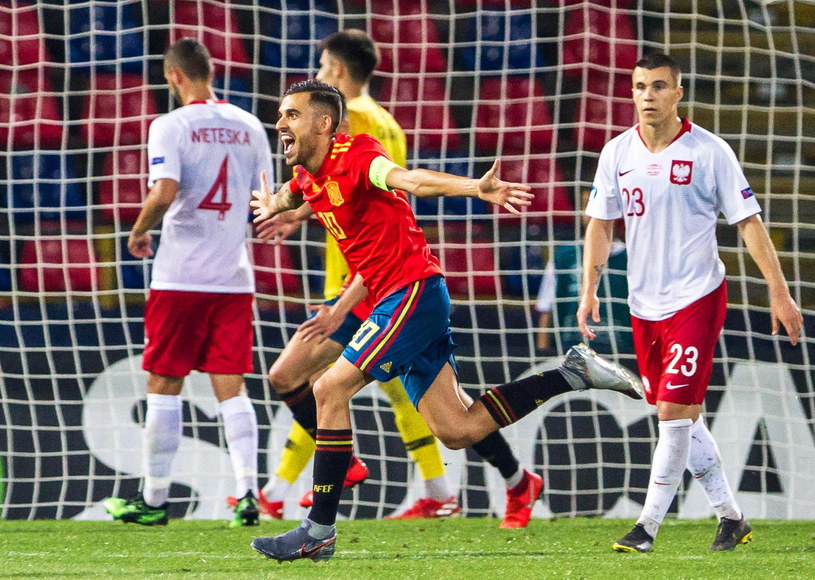 Dani Ceballos (w środku) cieszy się z gola na 4-0 dla Hiszpanów, ale na tym się nie skończyło /PAP/EPA