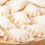 Danie dla miłośników oscypka. Przepis na pierogi zakopiańskie 