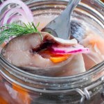 Danie z królestwa śledzi. Wypróbuj na andrzejki, w święta zrobisz podwójną porcję