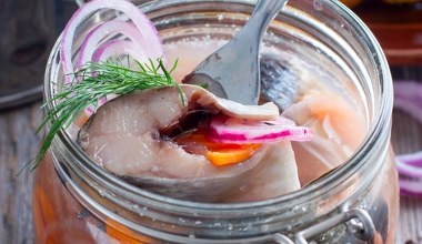 Danie z królestwa śledzi. Wypróbuj na andrzejki, w święta zrobisz podwójną porcję