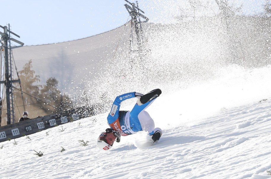 Daniel Andre Tande podczas upadku w serii próbnej /Grzegorz Momot /PAP