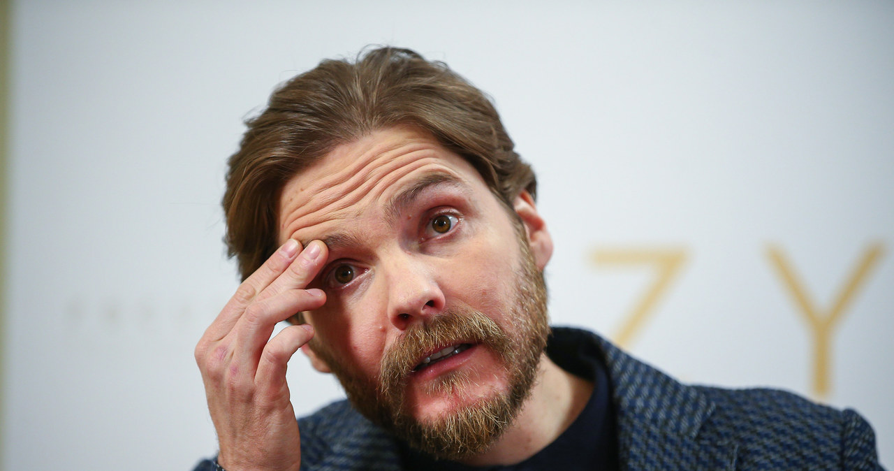 Daniel Brühl podczas konferencji prasowej filmu "Azyl" /Kamil Piklikiewicz /East News