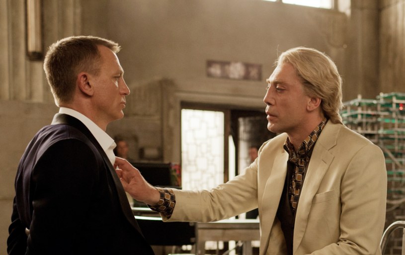 Daniel Craig i Javier Bardem w pamiętnej scenie ze "Skyfall" /materiały prasowe