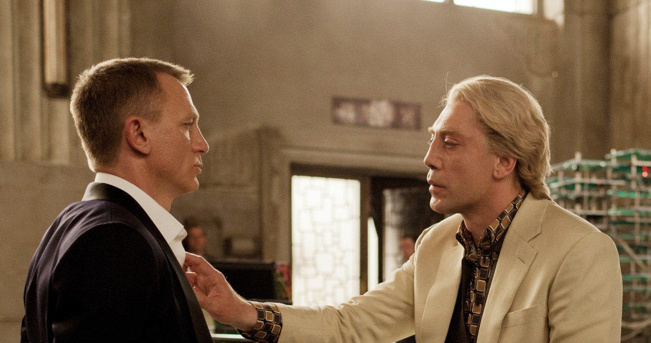 Daniel Craig i Javier Bardem w pamiętnej scenie ze "Skyfall" /materiały prasowe