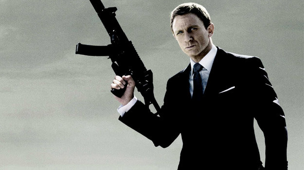 Daniel Craig jako James Bond w scenie z filmu "Quantum of Solace" /materiały prasowe