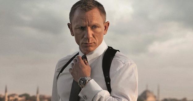 Daniel Craig - jako James Bond - w scenie z filmu "Skyfall" /materiały dystrybutora