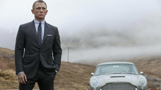 Daniel Craig oprócz "Skyfall" wystąpi jeszcze w co najmniej dwóch filmach o Jamesie Bondzie /materiały dystrybutora