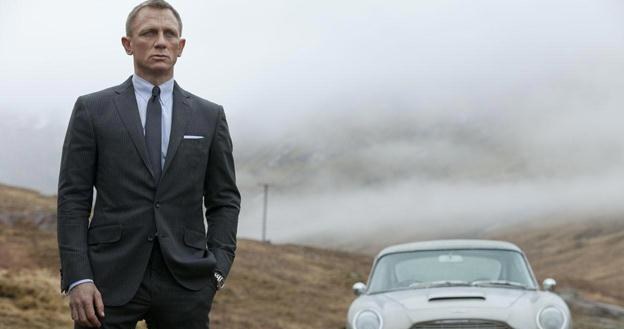 Daniel Craig oprócz "Skyfall" wystąpi jeszcze w co najmniej dwóch filmach o Jamesie Bondzie /materiały dystrybutora