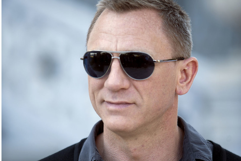 Daniel Craig to Bond twardo stąpający po ziemi  i realista. Często bywa pokiereszowany. I... nie dba o to, jakie podadzą mu martini /Getty Images/Flash Press Media