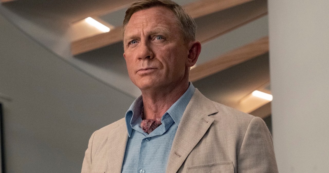 Daniel Craig w filmie "Glass Onion", drugiej części "Na noże" /Netflix