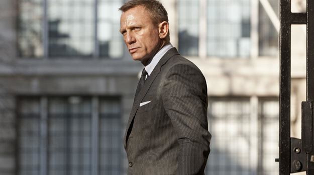 Daniel Craig w scenie z filmu "Skyfall" /materiały dystrybutora