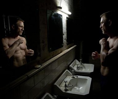 Daniel Craig w scenie z filmu "Skyfall"