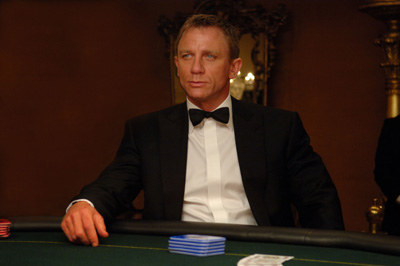 Daniel Craig w smokingu z "Casino Royale" /