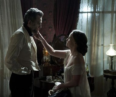 Daniel Day-Lewis i Sally Field w scenie z filmu "Lincoln"