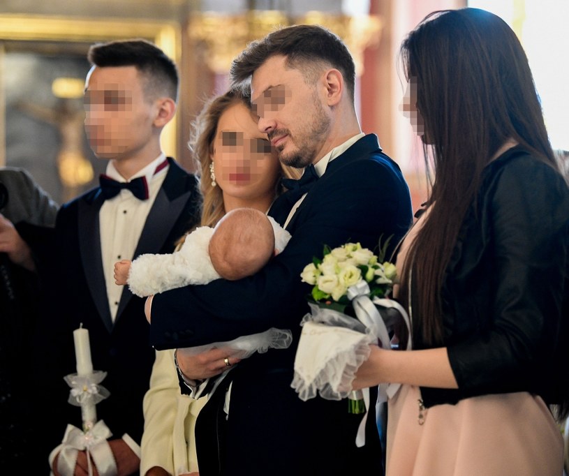 Daniel i Ewelina ochrzcili córeczkę /Newspix