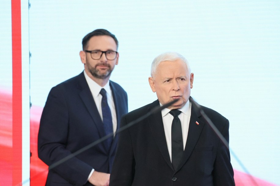 Daniel Obajtek i Jarosław Kaczyński na konferencji prasowej /Wojciech Olkusnik /East News