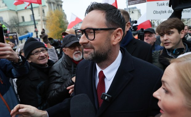 Daniel Obajtek usłyszał zarzut. Tłum przed prokuraturą