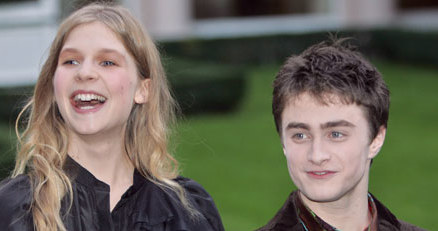 Daniel Radcliffe i Clemence Poesy podczas promocji filmu "Harry Potter i Czara Ognia" /AFP