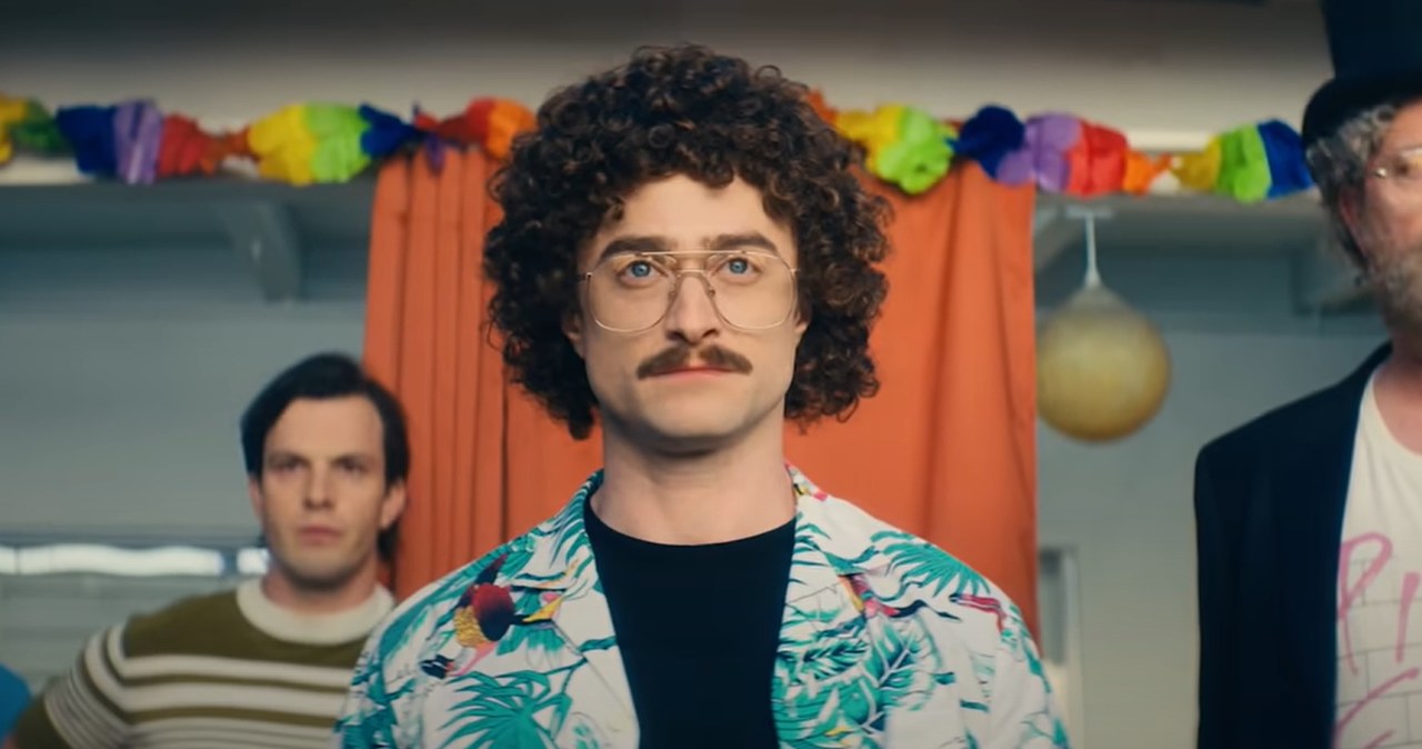 Daniel Radcliffe w pierwszym zwiastunie filmu "Weird: The Al Yankovic Story" (screen z Youtube'a) /materiały prasowe