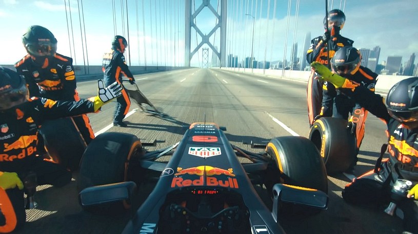 Daniel Ricciardo na pożegnanie wybiera się w podróż bolidem F1 po Ameryce /Geekweek