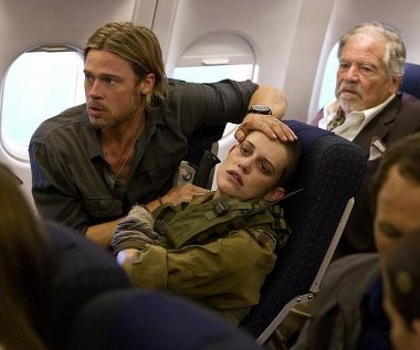Daniella Kertesz i Brad Pitt w filmie "World War Z"