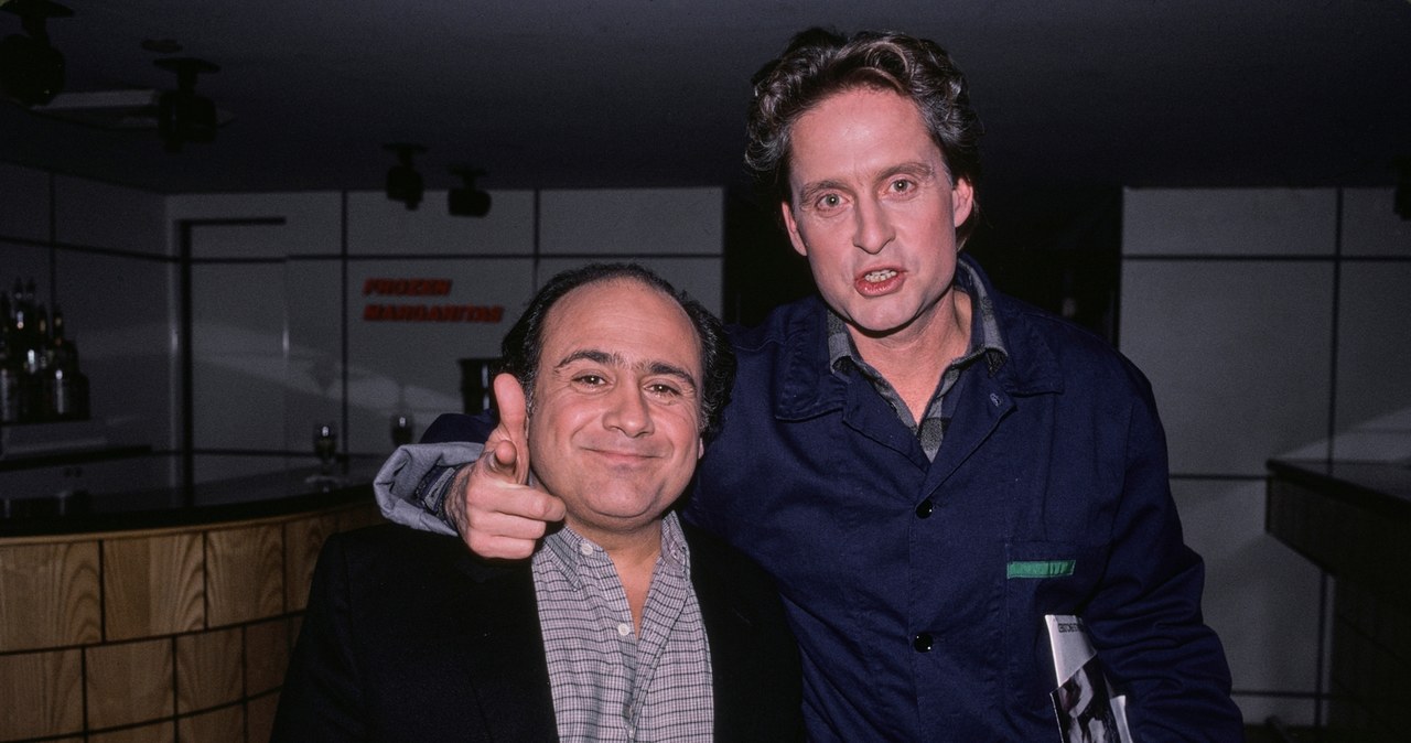 Danny DeVito i Michael Douglas w 1988 roku /Vinnie Zuffante / Stringer /Getty Images