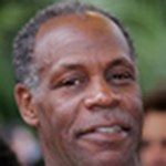 Danny Glover w wypożyczalni video