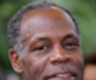 Danny Glover w wypożyczalni video