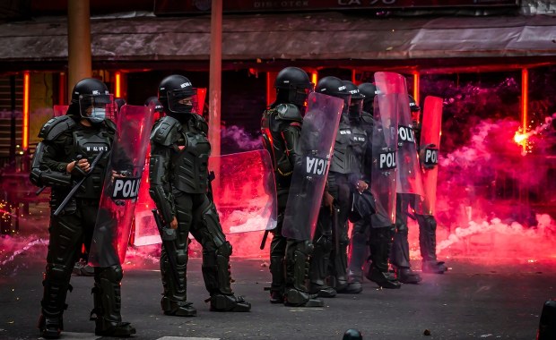 Dantejskie sceny na stadionie. Sportowe święto przerodziło się w burdę