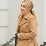 Danuta Martyniuk Danuta Martyniuk postawiła na karmelowy płaszcz już rok temu. To hit jesieni, który nie wychodzi z mody