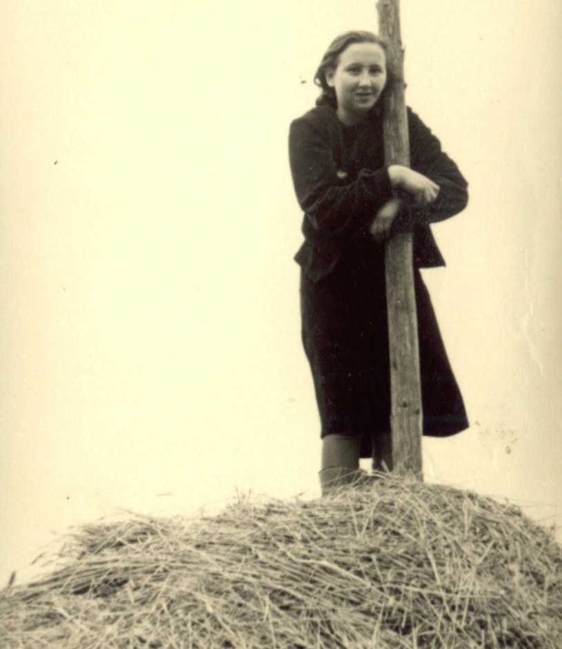 Danuta Siedzikówna, zdjęcie z roku 1944. Fot. archiwum rodzinne koleżanki "Inki" /materiały prasowe