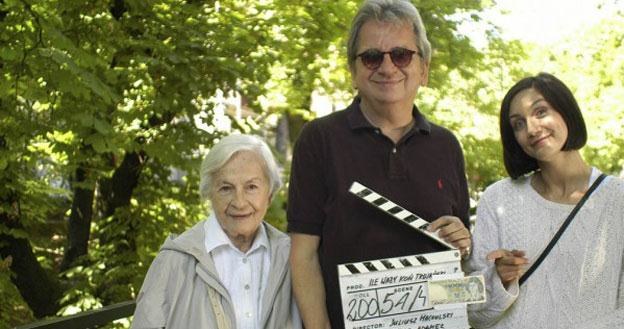 Danuta Szaflarska, Juliusz Machulski i Ilona Ostrowska na planie filmu "Ile waży koń trojański" /materiały dystrybutora