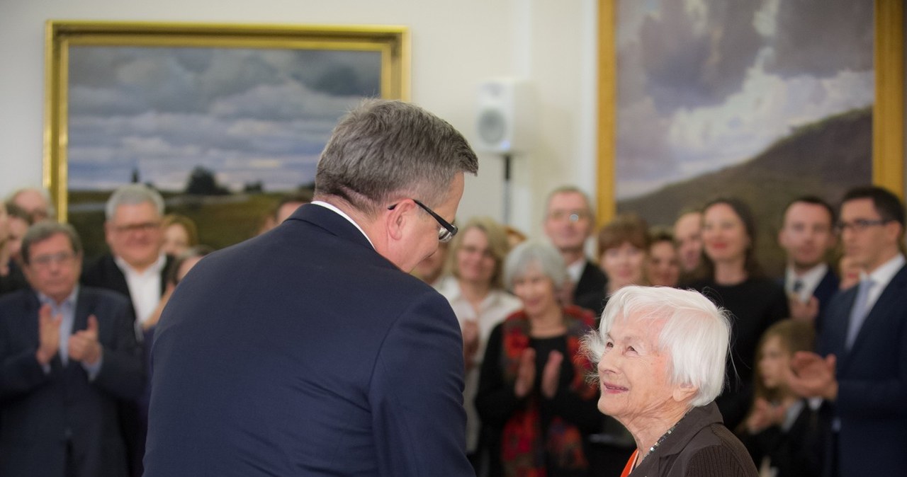 Danuta Szaflarska została odznaczona Orderem Odrodzenia Polski przez prezydenta Bronisława Komorowskiego /Bartosz Krupa /East News