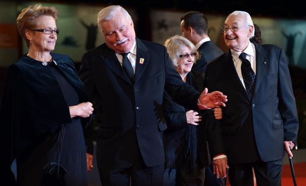 Danuta Wałęsa, Lech Wałęsa, Krystyna Zachwatowicz i Andrzej Wajda w Wenecji /AFP