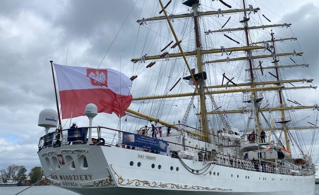 "Dar Młodzieży" przypłynął do portu w Gdyni