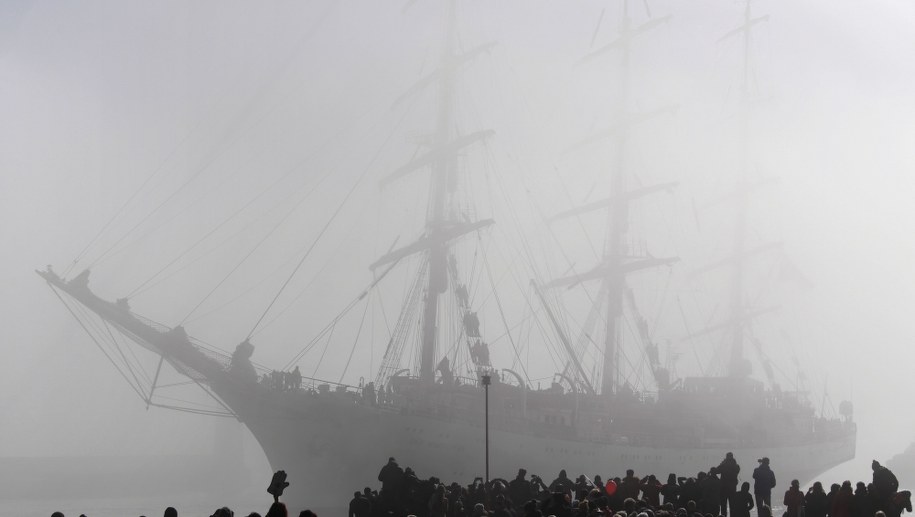 Dar Młodzieży w porcie w Gdyni / 	Adam Warżawa    /PAP