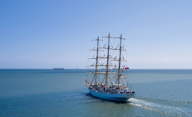 "Dar Młodzieży" wyruszył w kolejny rejs szkoleniowy [ZDJĘCIA]