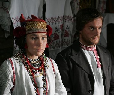 Daria Jekamasowa (L) w scenie z filmu "Żyła sobie baba"