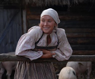 Daria Jekamasowa w scenie z filmu "Żyła sobie baba"