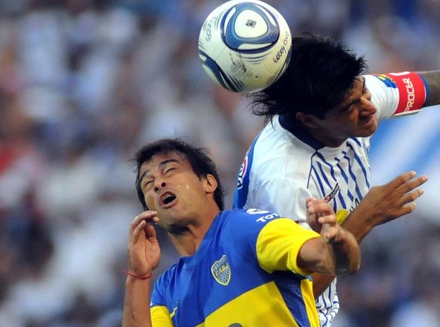 Dario Cvitanich doznał krwawej kontuzji na treningu Boca Juniors /AFP
