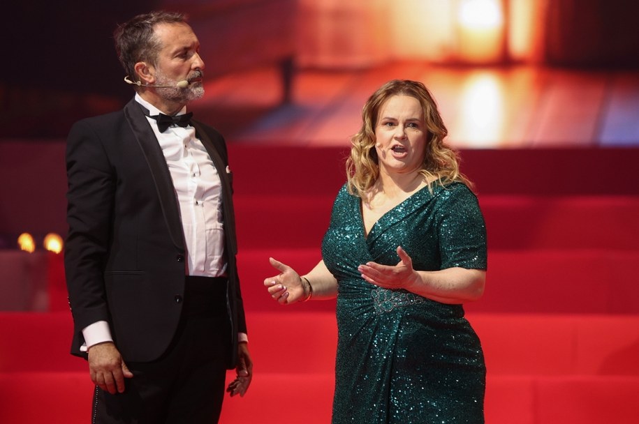 Dariusz Kamys i Joanna Kołaczkowska z kabaretu Hrabi na zdj. z 2024 r. /	Łukasz Gągulski /PAP