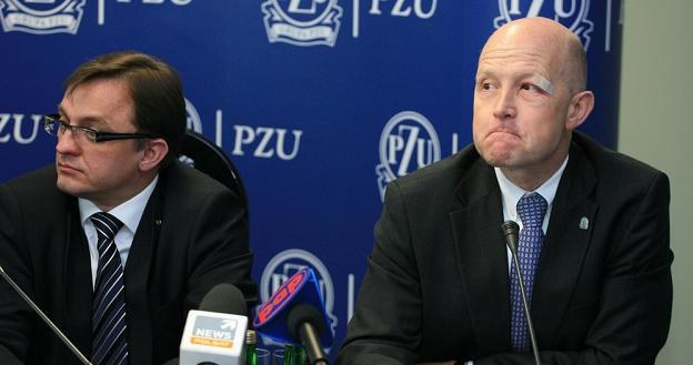 Dariusz Krzewina (L), prezes PZU Życie i Andrzej Klesyk (P), prezes PZU. Fot. Jacek Waszkiewicz /Reporter