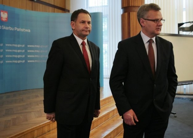 Dariusz Lubera (z lewej), prezes Taurona i Aleksander Grad, minister skarbu. Fot. Jacek Waszkiewicz /Reporter
