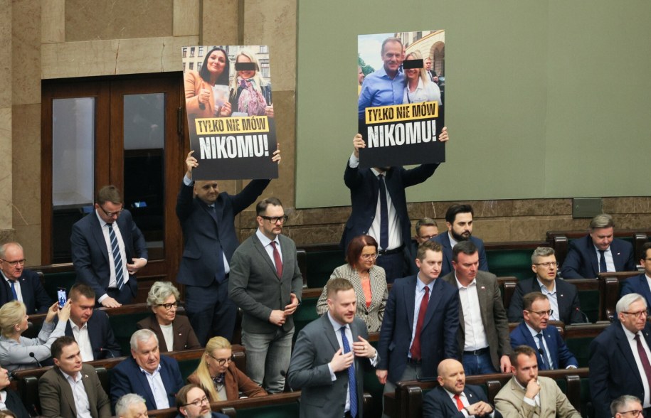 Dariusz Matecki i Michał Woś na 55. posiedzeniu Sejmu; Warszawa, 17 kwietnia 2026 roku /Dawid Wolski/East News /East News