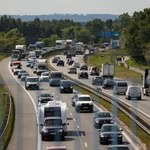 Darmowe autostrady i zniżki na stacjach paliw. Czy wakacje 2023 będą tańsze od poprzednich?